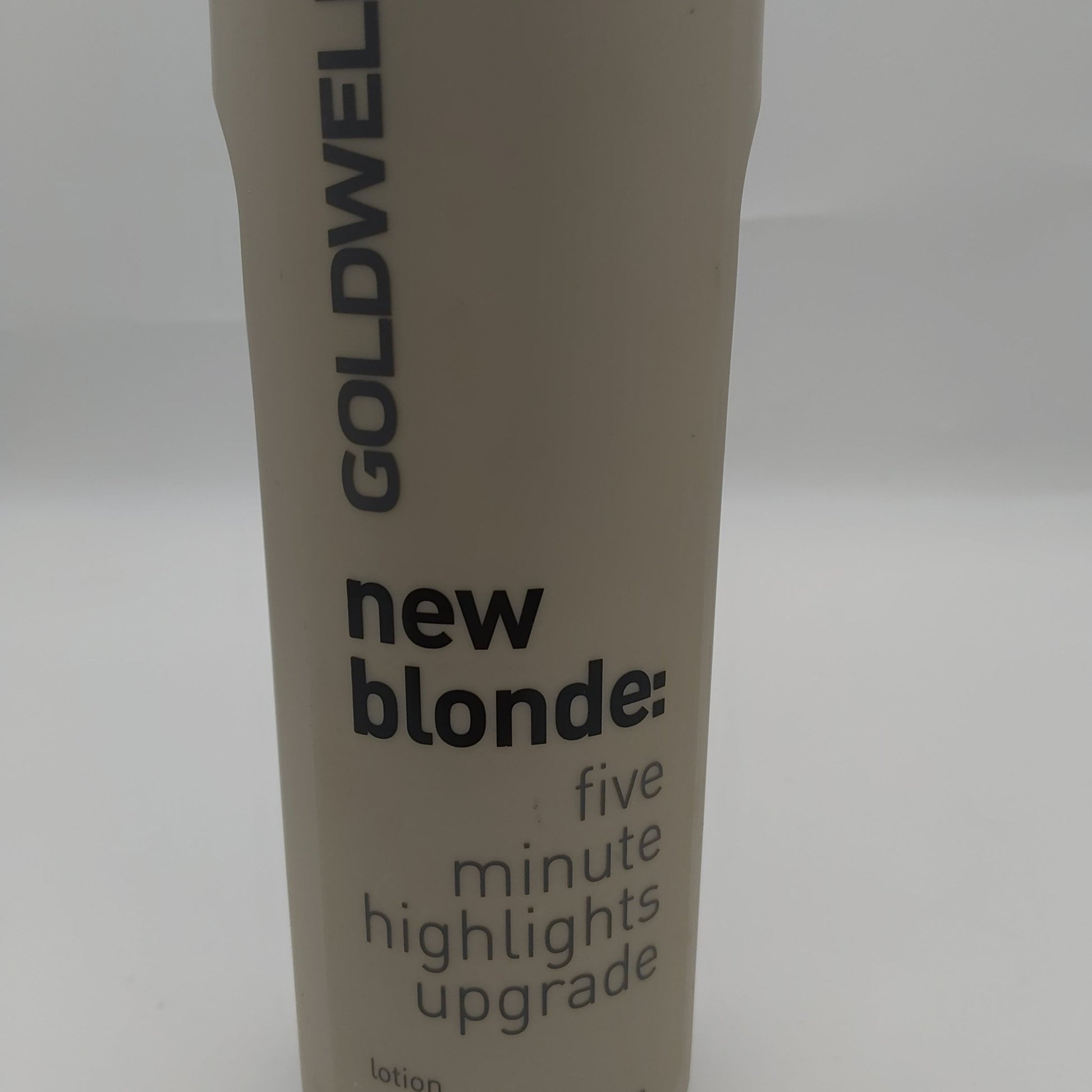 Goldwell Newblondefiveminute highlights Upgrade Lotion 25.4 Oz - VIP Extensions