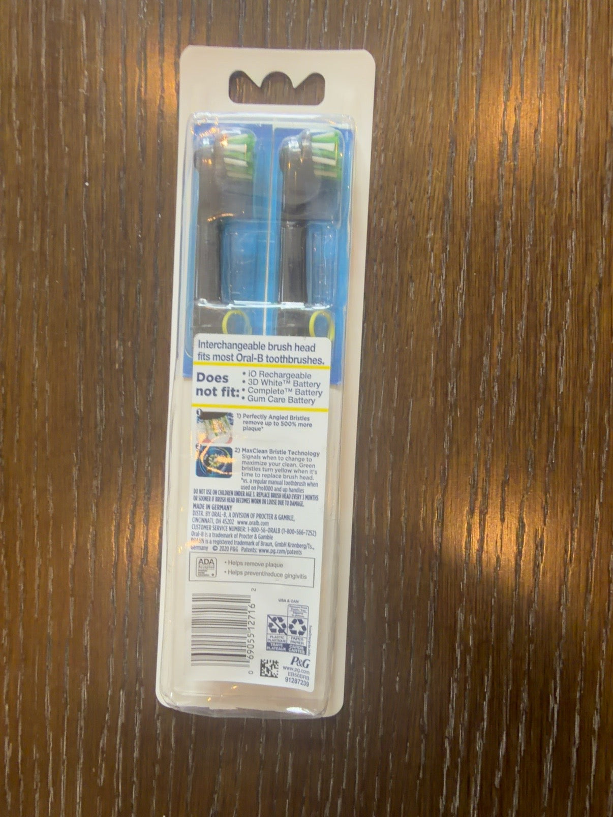 Oral-B CrossAction MaxClean black replacement brush heads 2-pack back showing UPC 069055127162