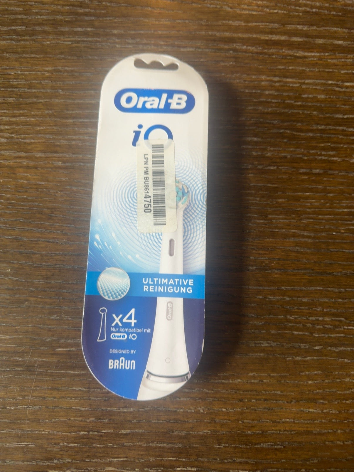 Oral-B iO Ultimate Clean white replacement brush heads, sealed 4-pack