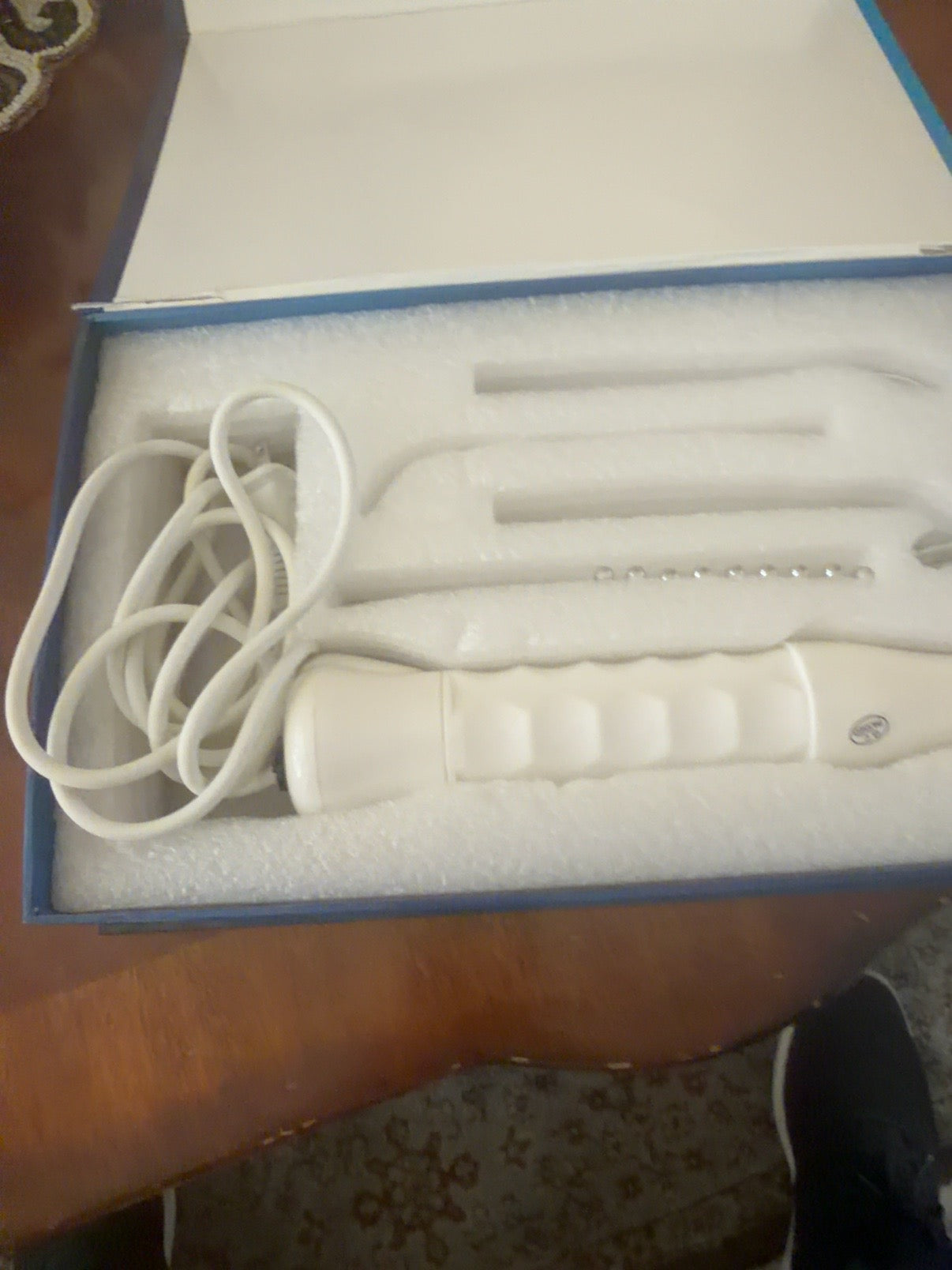 Open-box white portable high-frequency facial wand kit with four glass electrode attachments