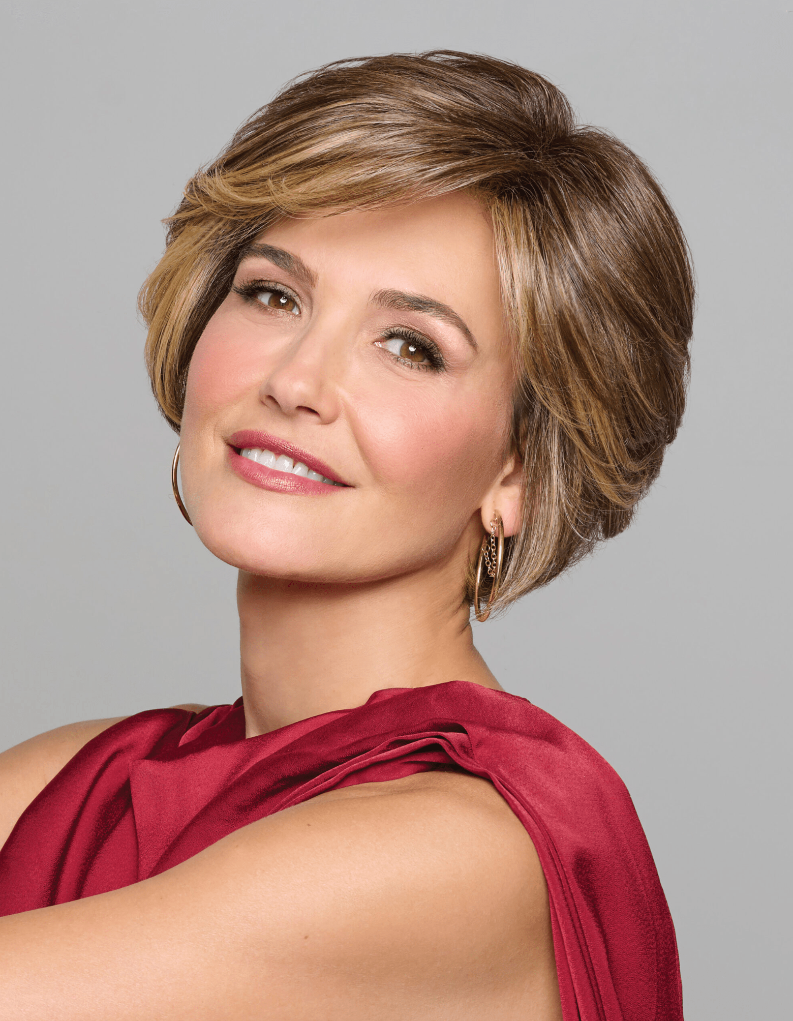 Raquel Welch Captivating Canvas Chin Length Layered Wig by Hairuwear, Average Size Cap, RL51/61 ICED Granita - VIP Extensions