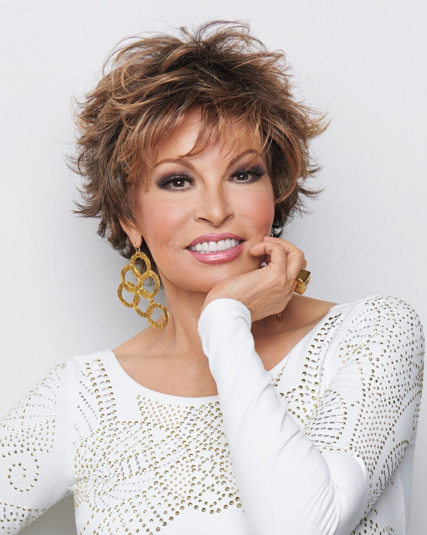 Raquel Welch voltage Average - VIP Extensions