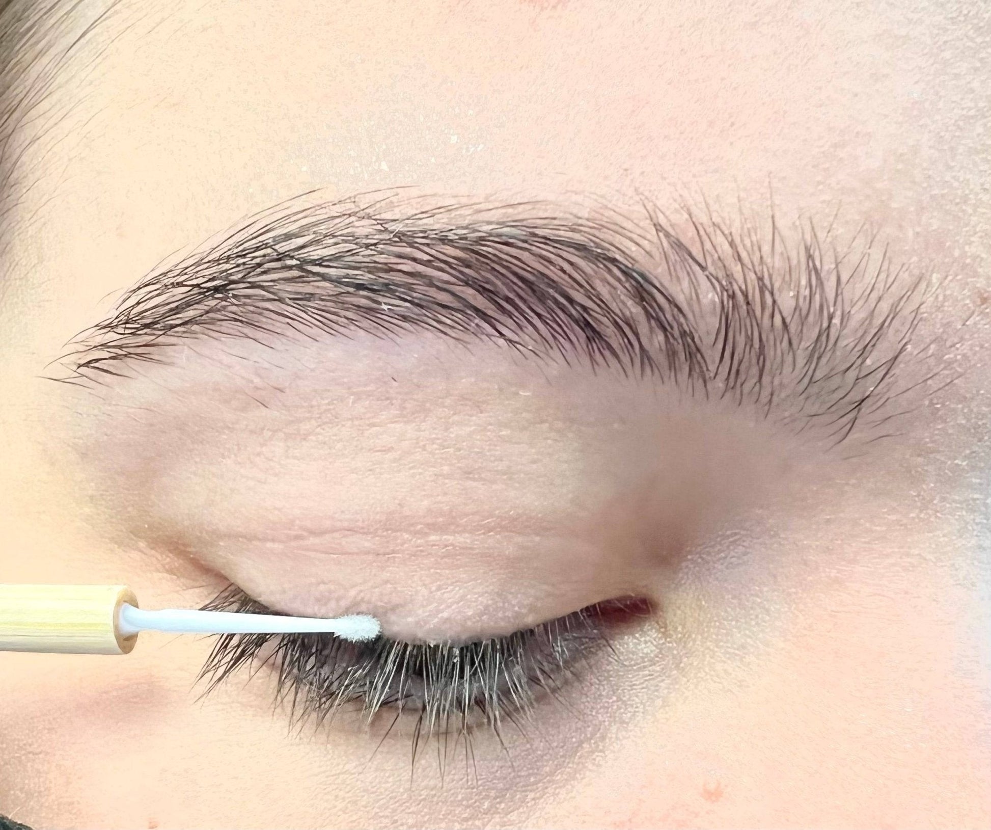 VIP - Eyelash accessories - Micro Brushes with Bamboo Handle 50 pcs/bag - VIP Extensions