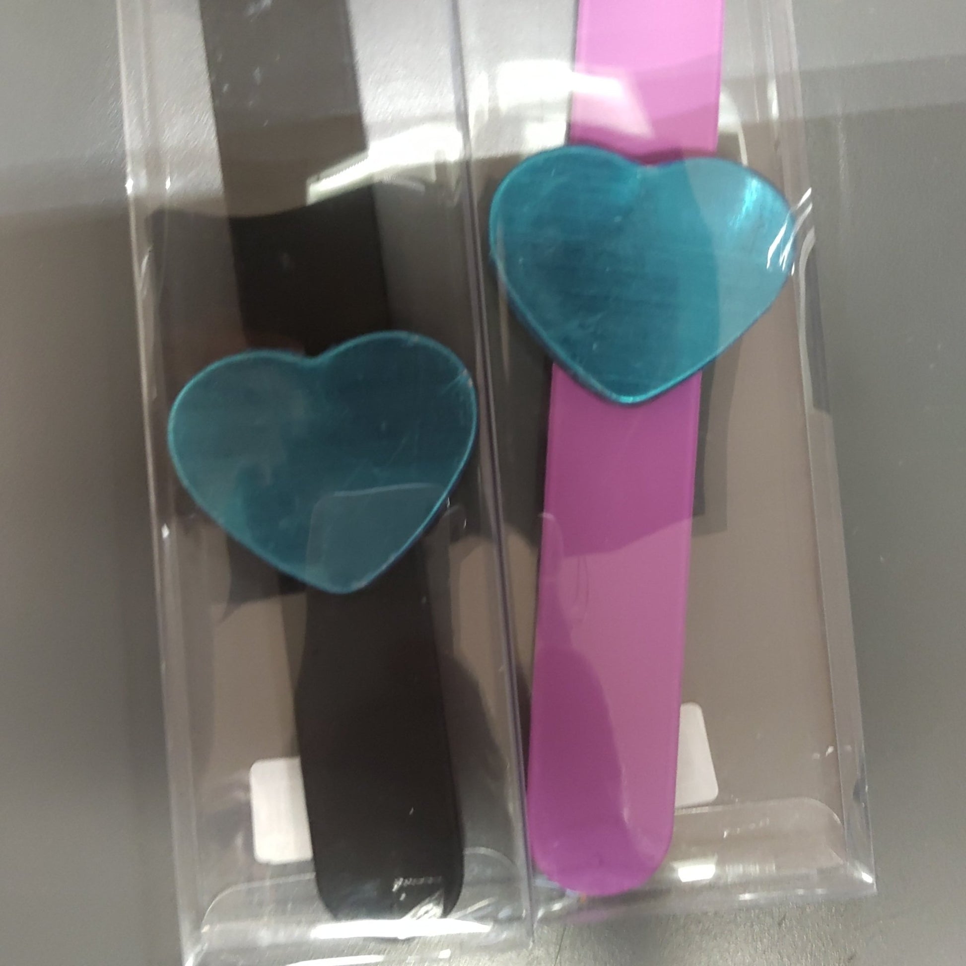 Wristband Magnetic Holder Heart Shaped - VIP Extensions